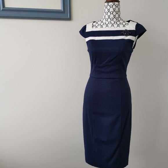 ✨Host Pick✨Review dress blue & white - Picture 2 of 9